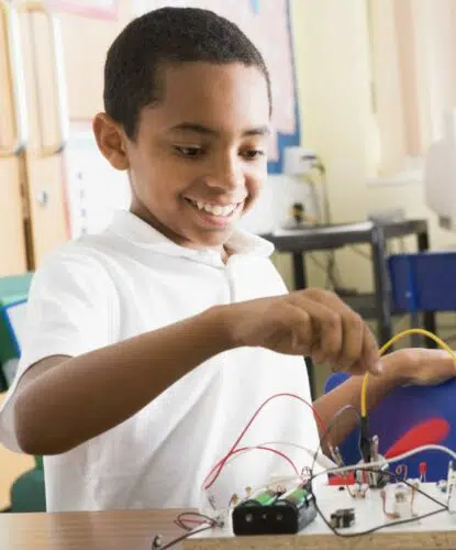 kid in science class