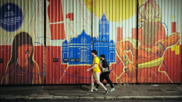 Colorful street art mural with people walking in São Paulo, Brazil, de