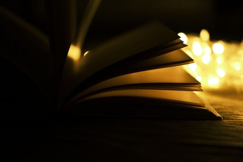 Open book with warm fairy lights creating a cozy and inviting atmosphe | edCircuit Open book with warm fairy lights creating a cozy and inviting atmosphe